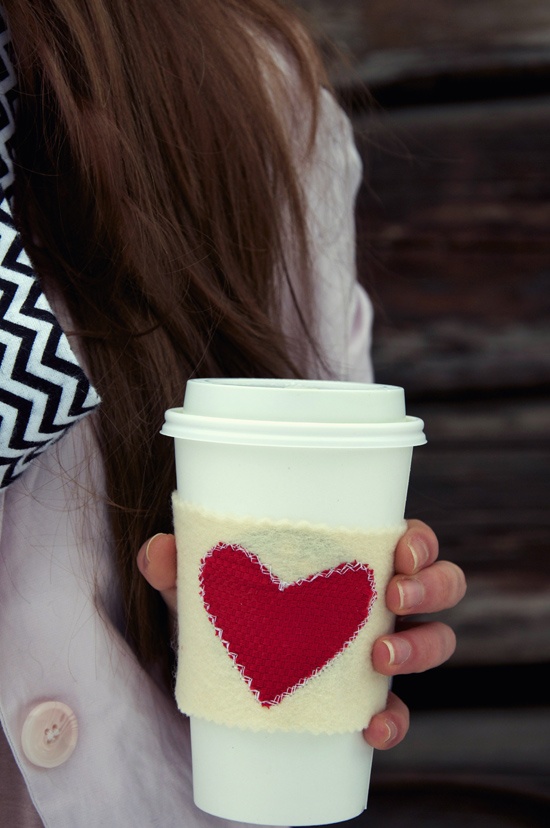 diy-warm-heart-coffee-cozy
